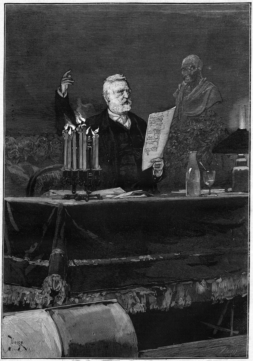 Victor Hugo (1802-1885) író a párizsi Theatre de la Gaite-ban, 1878. május 30-án a híres Voltaire halálának századik évfordulója alkalmából beszél. Metszet a június 8-i „Le Monde Illustré” 1106. sz. 1878. alkotó: French School