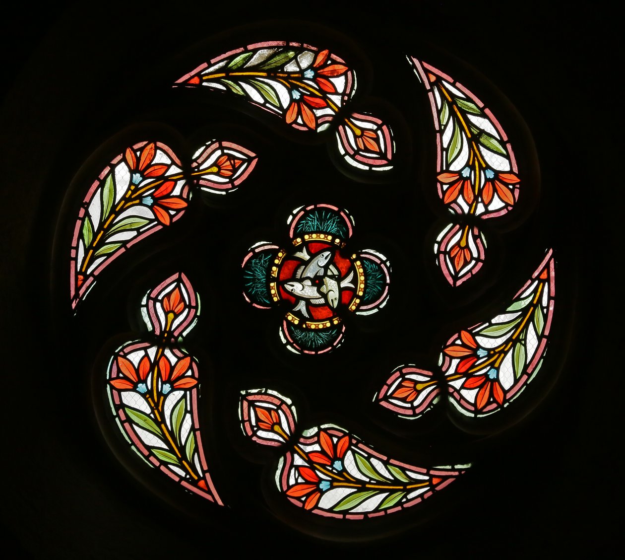 rózsaablak a nyugati végén (ólomüveg) alkotó: French School