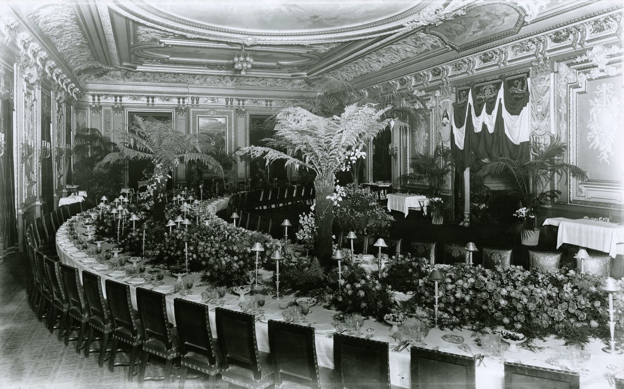 Metropolitan Club belső alkotó: G.P. Hall und Sohn