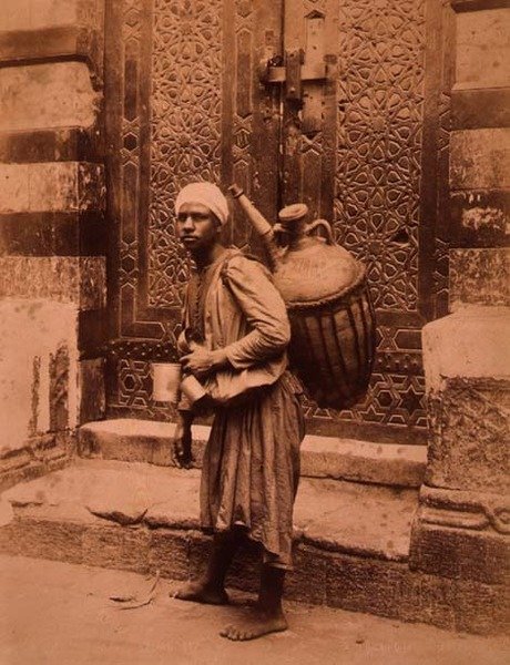 Egy egyiptomi vízszállító (szépia fotó) alkotó: G. Lekegian