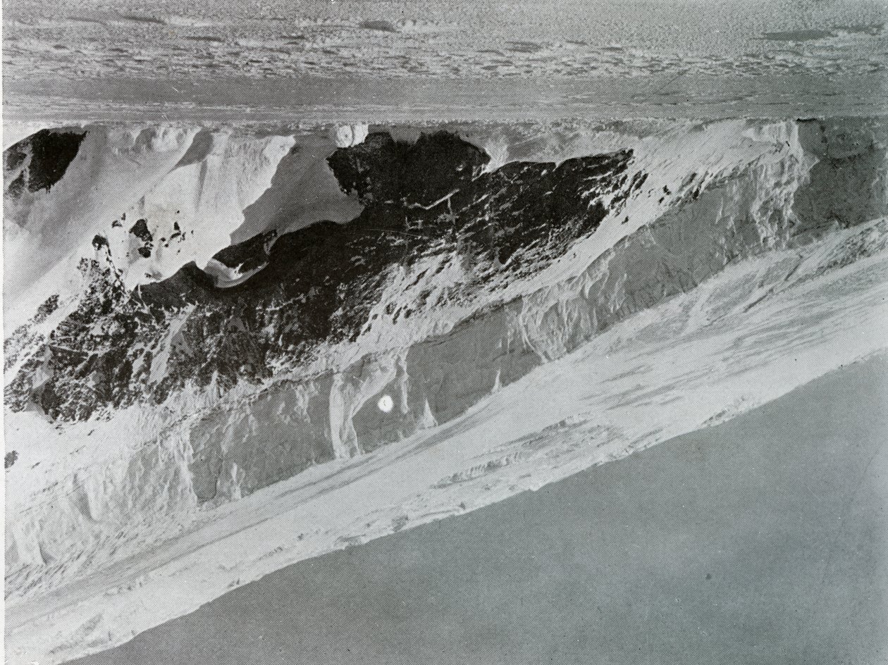 A figyelmeztető gleccser lejtője, c1911, 1913 alkotó: G. Murray Levick