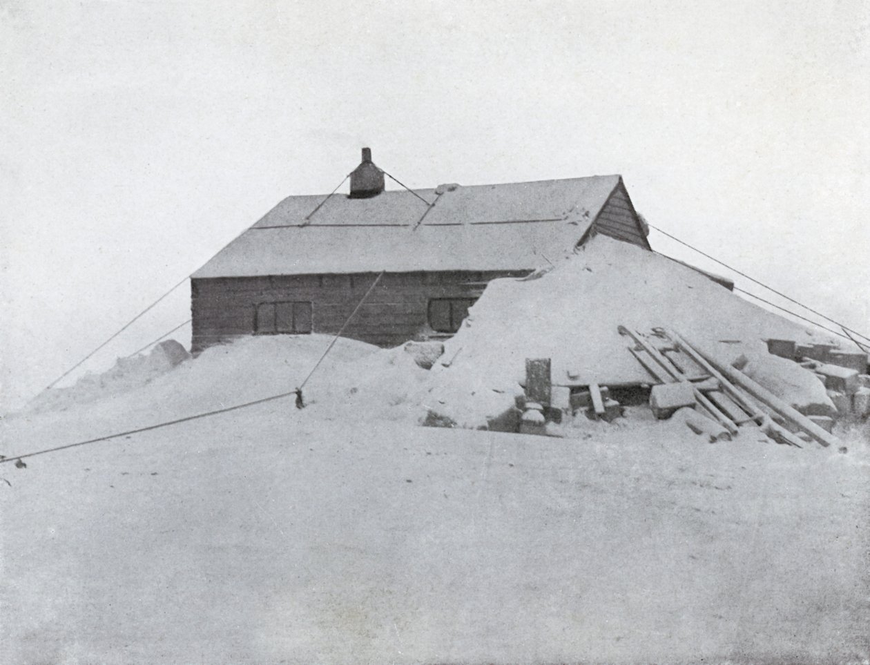The Hut at Cape Adare, 1911, 1913 alkotó: G. Murray Levick