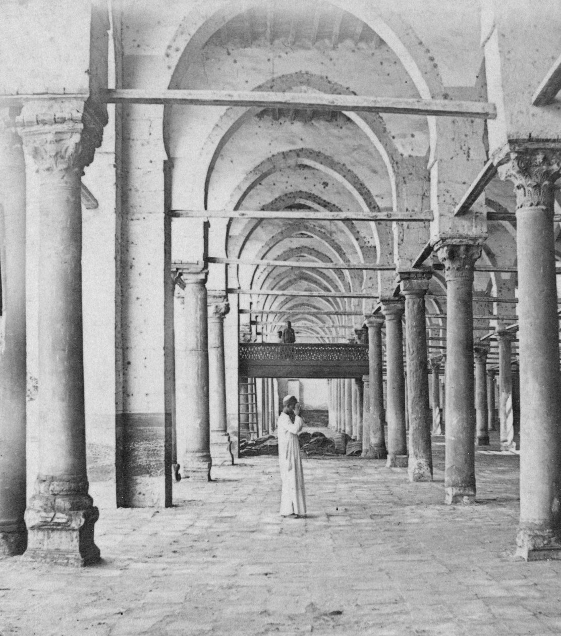 Colonnade, Kairó, Egyiptom, 19. század vége vagy 20. század eleje alkotó: Gabriel Lekegian