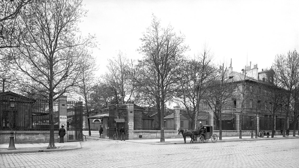 A „La Halle aux Vins” bejárata a párizsi Quai Saint-Bernard negyedből, 1900 körül alkotó: Gaillard
