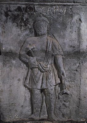 A Nautes-oszlop kalapácsot tartó Vulkánt ábrázoló tőkéje alkotó: Gallo Roman