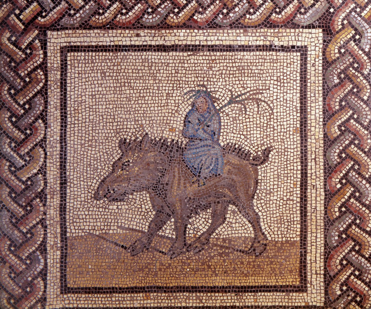 Gallo római művészet: rusztikus naptárt ábrázoló mozaikburkolat. A tél allegóriája egy vaddisznón lovagol. 2. vége, 3. század eleje JC után. Saint-Romain-en-Galból (Rhone). Saint Germain en Laye, Nemzeti Régészeti Múzeum alkotó: Gallo Roman