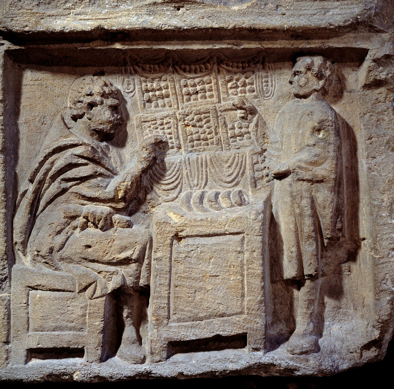 Art Gallo Romain: pékség. Egy ügyfél kenyeret vásárol egy péktől. Metz, Musee des Beaux Arts. alkotó: Gallo Roman Gallo Roman