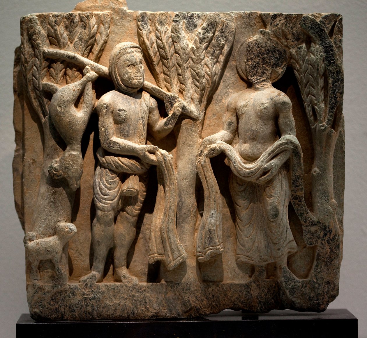 Cserélj ruhát egy vadászral. Alacsony domborműves faragott, Gandhara művészete (Pakisztán), 2-3. század. Koreai Nemzeti Múzeum, Szöul (Dél-Korea). alkotó: Gandhara School