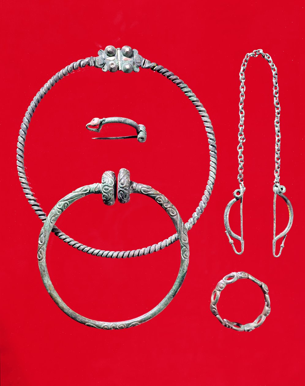 Válogatott ékszerek, köztük egy bross Saint-Etienne-au-Temple-ből, Marne, Tene I, Kr.e. 475-300 (bronz) alkotó: Gaulish