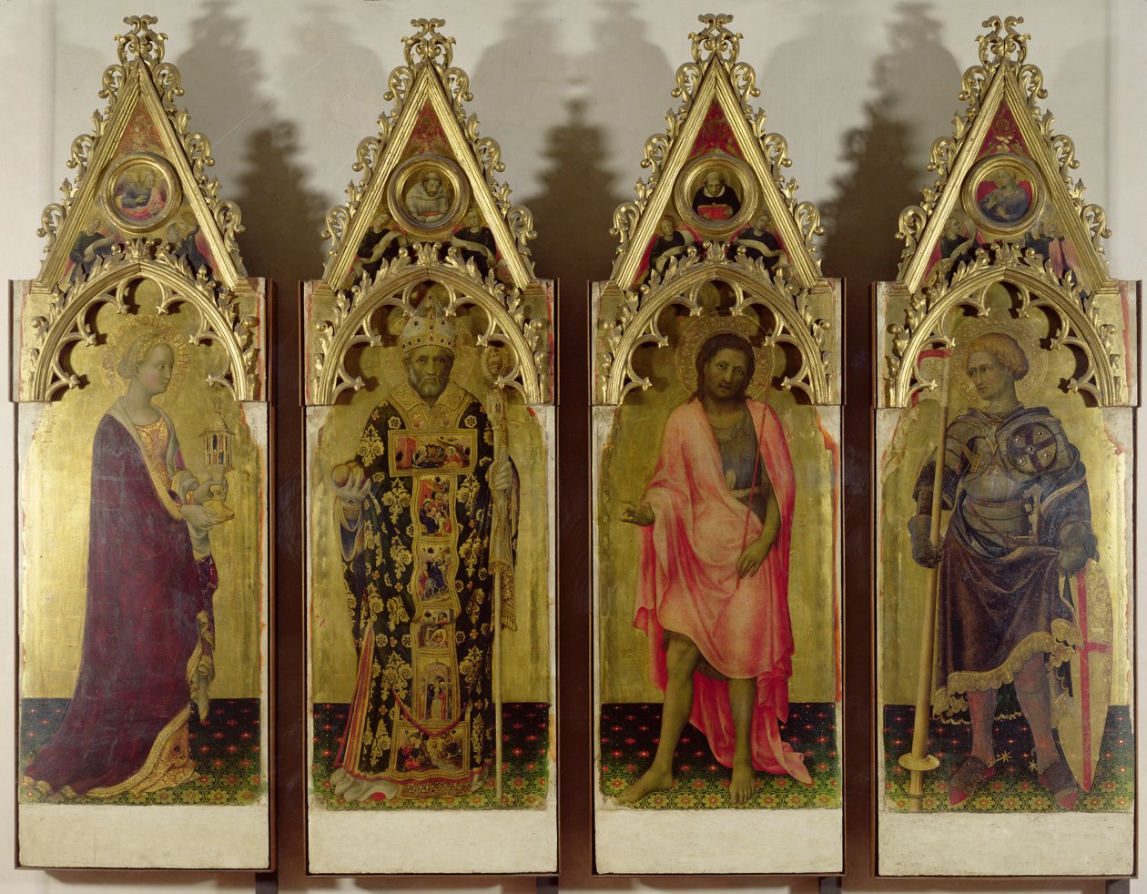 Négy szent a Quaratesi poliptichonból: Mária Magdolna, Szent Miklós, Keresztelő Szent János és Szent György, 1425 (tempera a táblán) (részletesen lásd: 85683 és 85684) alkotó: Gentile da Fabriano
