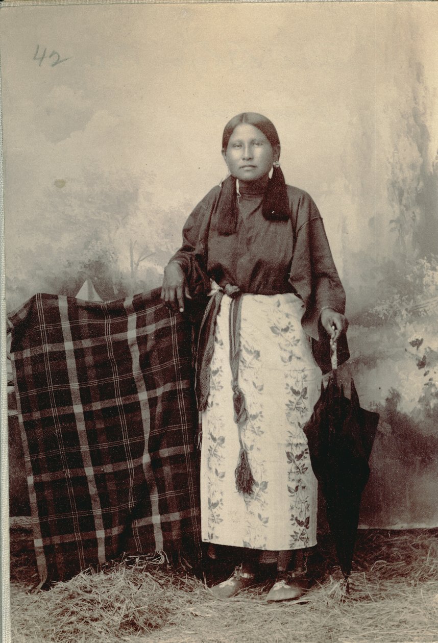 Bettie Fekete Medve, Kiowa alkotó: George A. Addison
