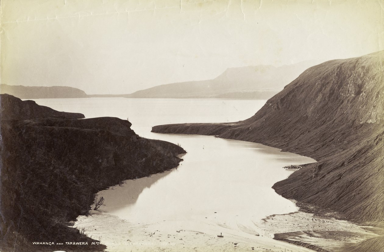 Wahanga és Tarawera-hegység, a Tarawera-tóból, 1886. október (albumnyomat) alkotó: George Dobson Valentine
