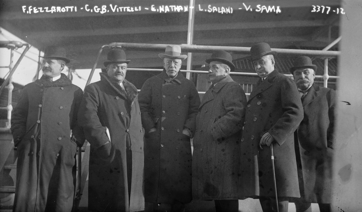 F. Fezzarotti, C.G.B. Vittelli, E. Nathan, L. Salani és V. Sama az óceánjárón Amerika Olaszországtól New Yorkig, 1915 alkotó: George Grantham Bain