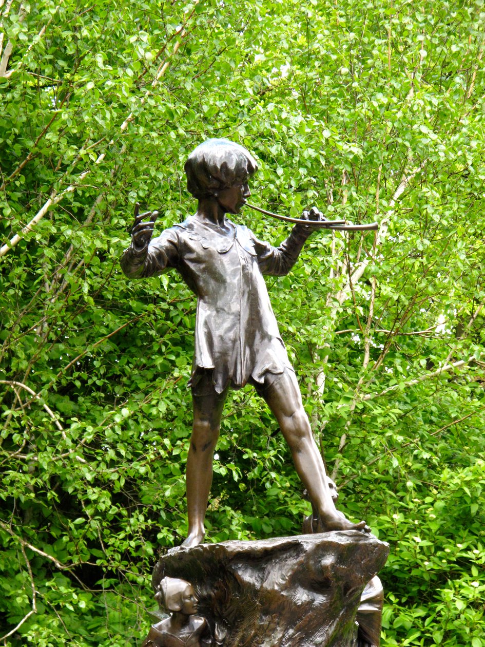 Pán Péter, 1912 (bronz) alkotó: George James Frampton