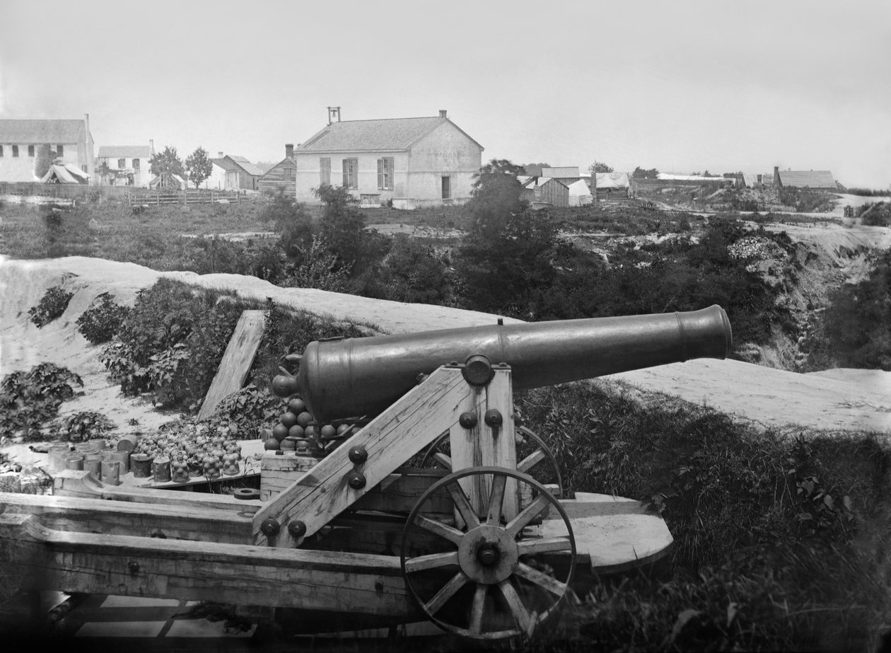 A konföderációs 32 kilós fegyvert elfogták a virginiai Yorktownon kívül, kb. 1862. július alkotó: George N. Barnard