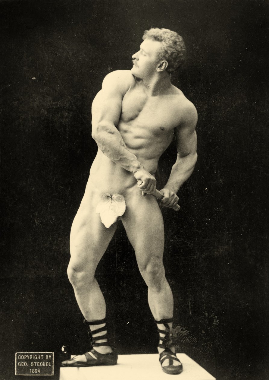 Eugen Sandow kardot ránt, klasszikus ókori görög-római pózban, 1894 körül alkotó: George Steckel