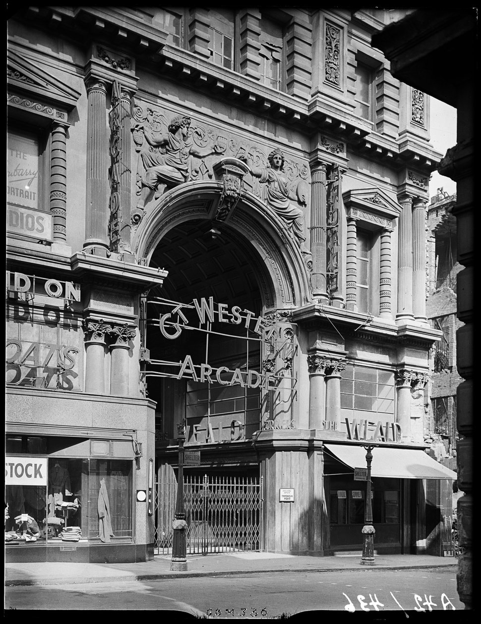 Great Western Arcade, Temple Row, Birmingham, 1941. alkotó: George Bernard Mason