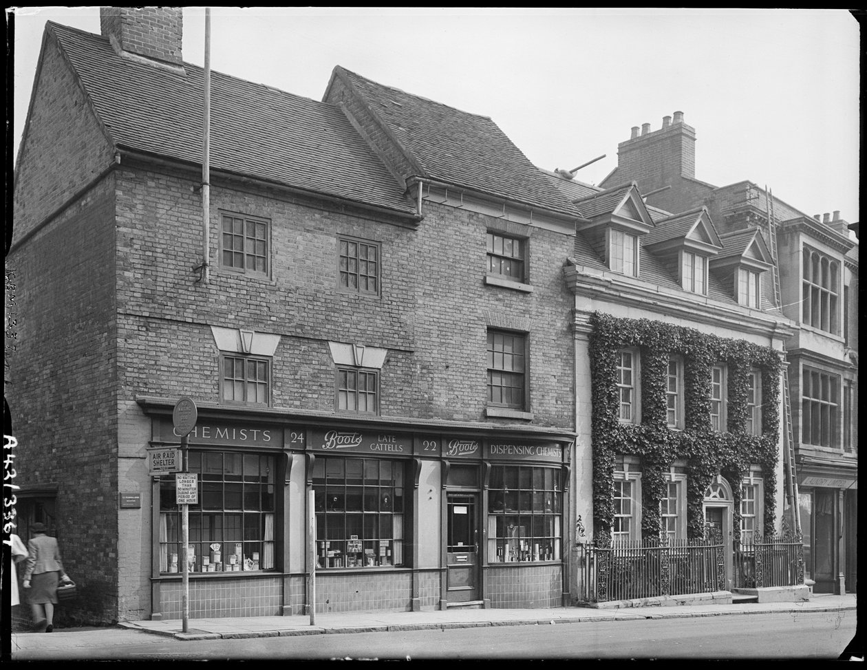High Street, Sutton Coldfield, Birmingham, 1942 tavasz. alkotó: George Bernard Mason