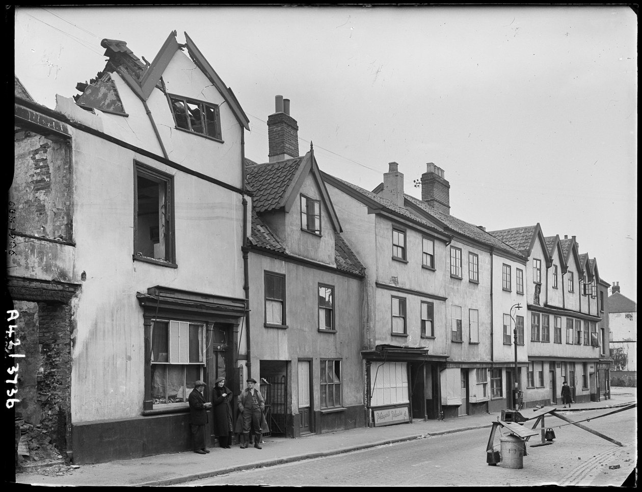 Oak Street, Norwich, Norfolk, 1942. alkotó: George Bernard Mason