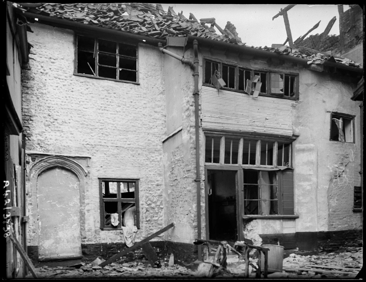 The Great Hall, 127 Oak Street, Norwich, Norfolk, 1942. alkotó: George Bernard Mason