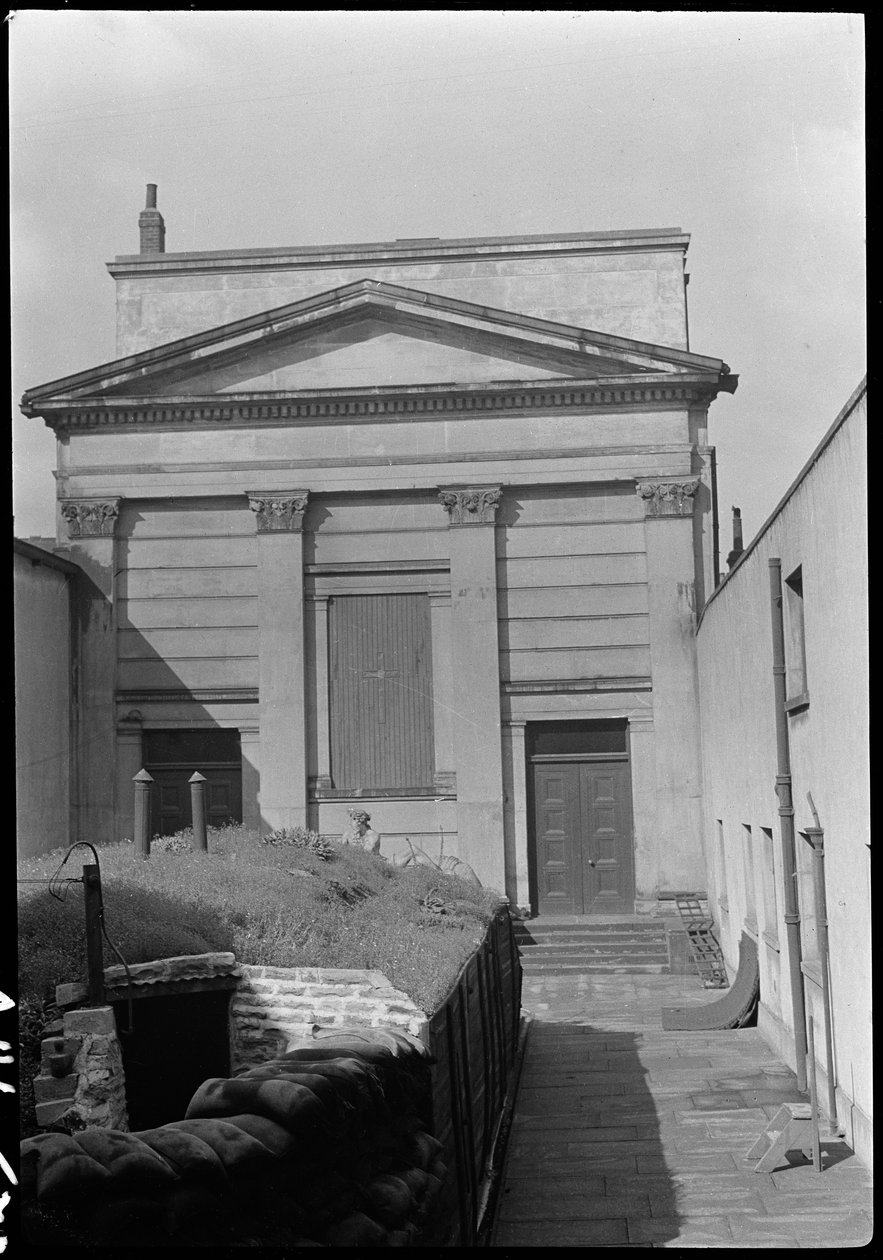 Kápolna a Hull Trinity House-ban és szobor a keleti fronton kívül, Kingston upon Hull, 1941. alkotó: George Bernard Wood