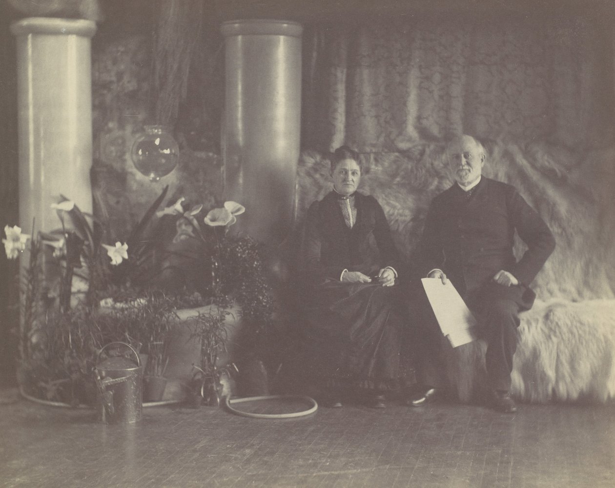 Mr. és Mrs. Charles E. Tiffany Louis C. Tiffany stúdiójában, kb. 1890. alkotó: George Collins Cox