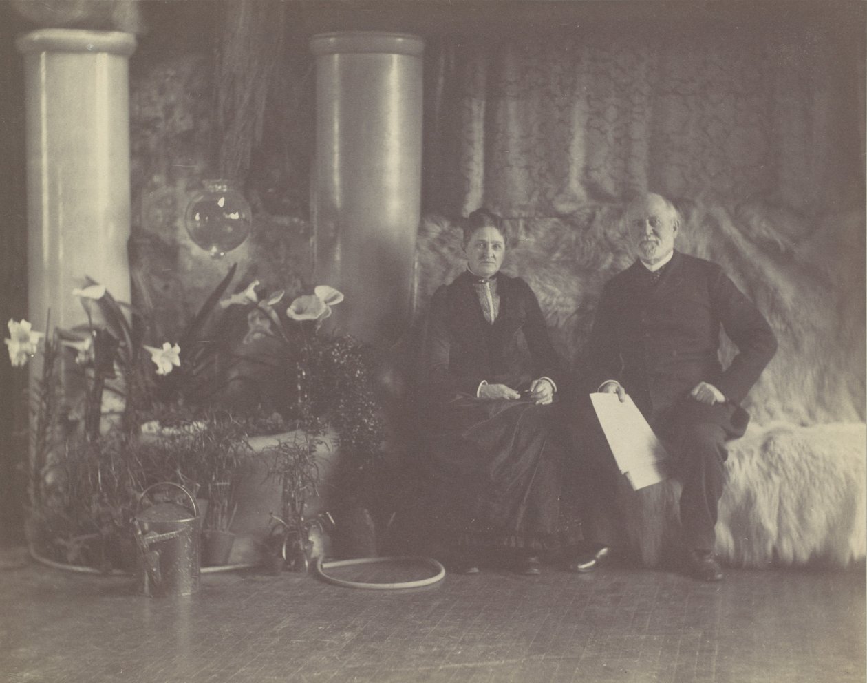 Mr. és Mrs. Charles L. Tiffany Louis C. Tiffany stúdiójában, kb. 1890. alkotó: George Collins Cox