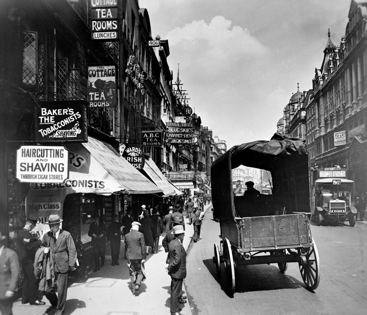 A Strand kelet felé néz, Westminster, London, 1910-es évek. alkotó: George Davison Reid