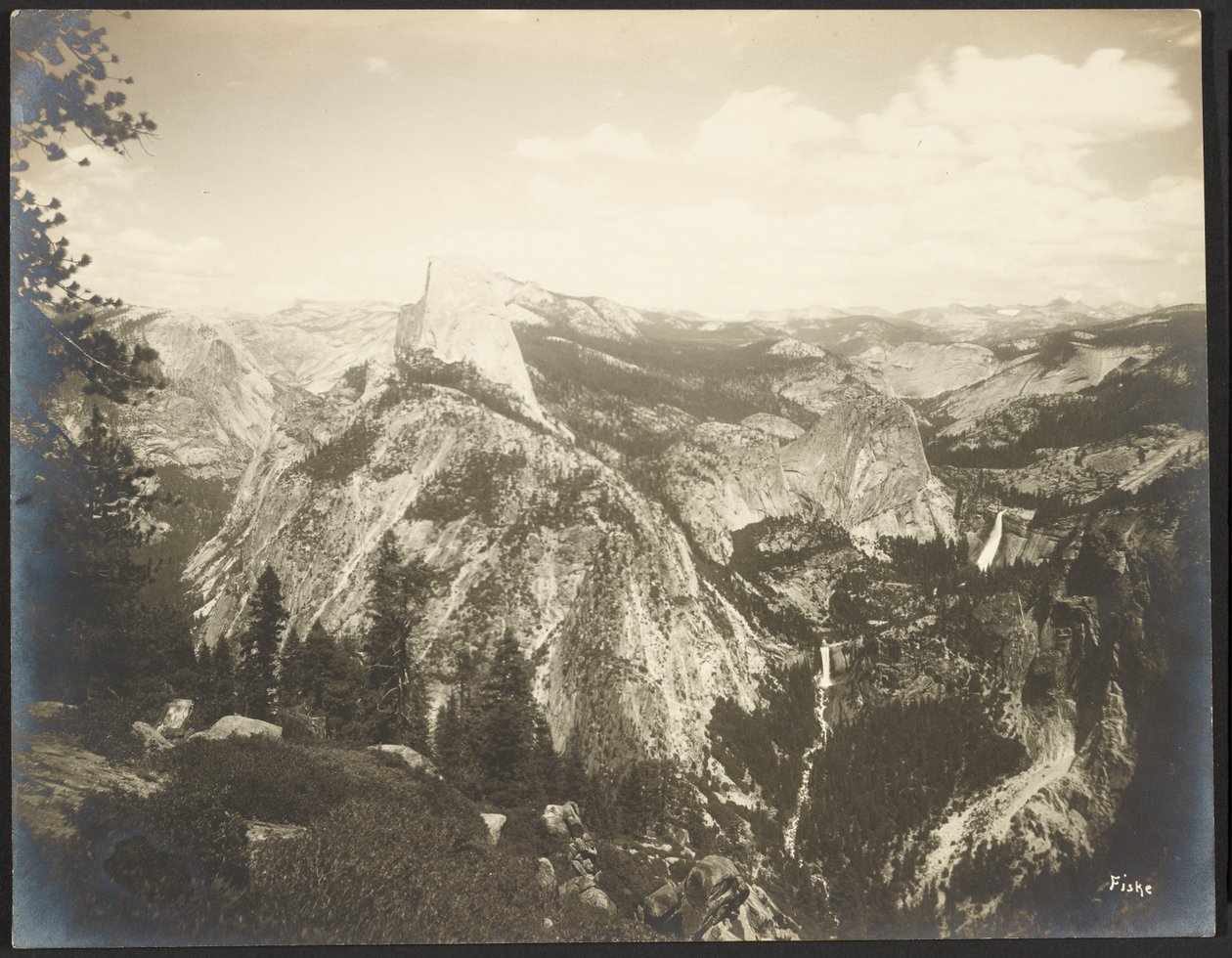 A Half Dome hátsó része - Vernal és Nevada vízesés a Glacier Point közelében - Yosemite alkotó: George Fiske