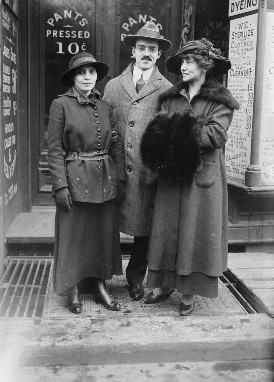 Fania Mindell, szerkesztő Harold Hersey és Marian Bloom valószínűleg a bownsville-i per során, 1917 alkotó: George Grantham Bain