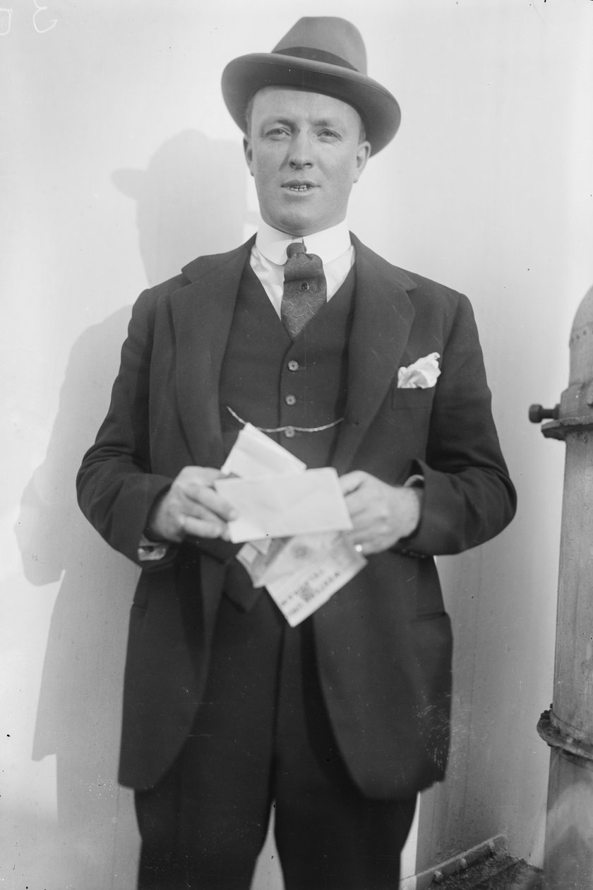 Hugh Walpole, 1920 körül alkotó: George Grantham Bain