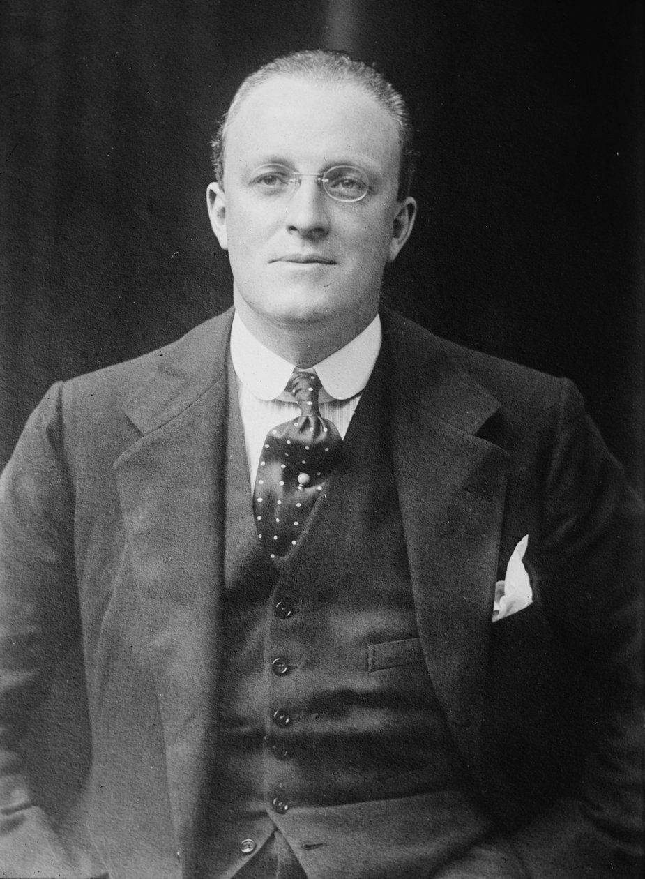 Hugh Walpole, 1920 körül alkotó: George Grantham Bain