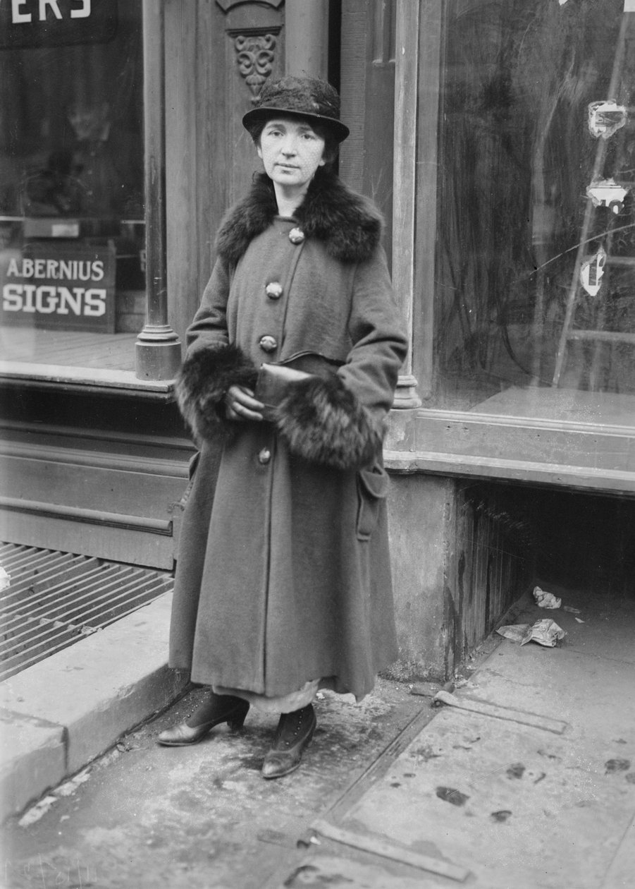Margaret Sanger, aki 1917-ben az első születésszabályozási klinika működtetésével megsértette az állami büntető törvénykönyvet alkotó: George Grantham Bain
