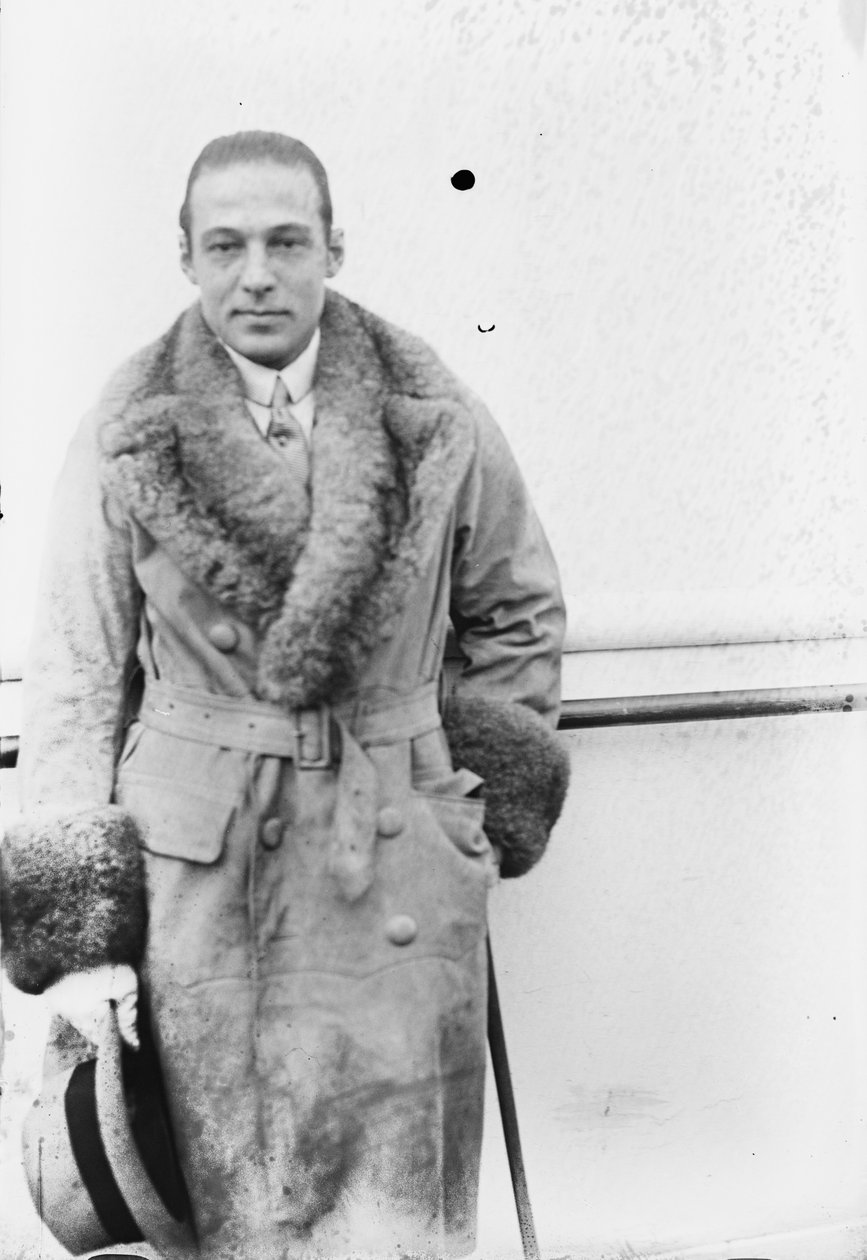 Rudolph Valentino, 1925 körül alkotó: George Grantham Bain