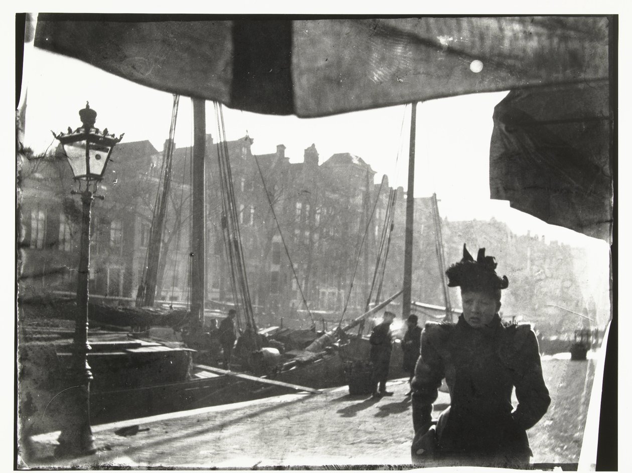 Egy nő portréja, aki az amszterdami Prinsengrachton sétál alkotó: George Hendrik Breitner