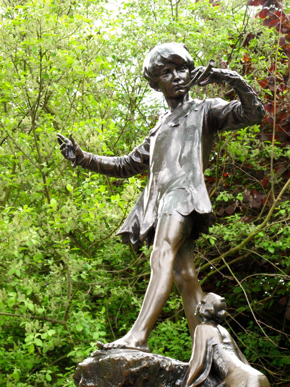 Pán Péter, 1912 (bronz) alkotó: George James Frampton