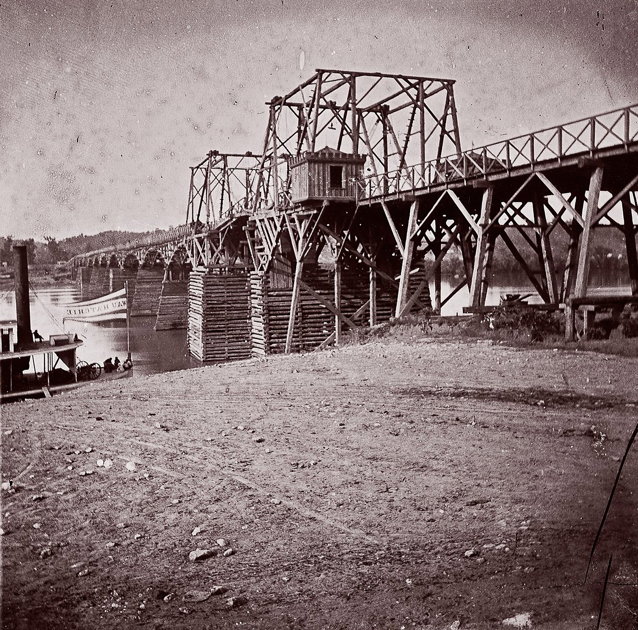 Híd a Tennessee folyón keresztül Chattanoogában, kb. 1864. alkotó: George N. Barnard
