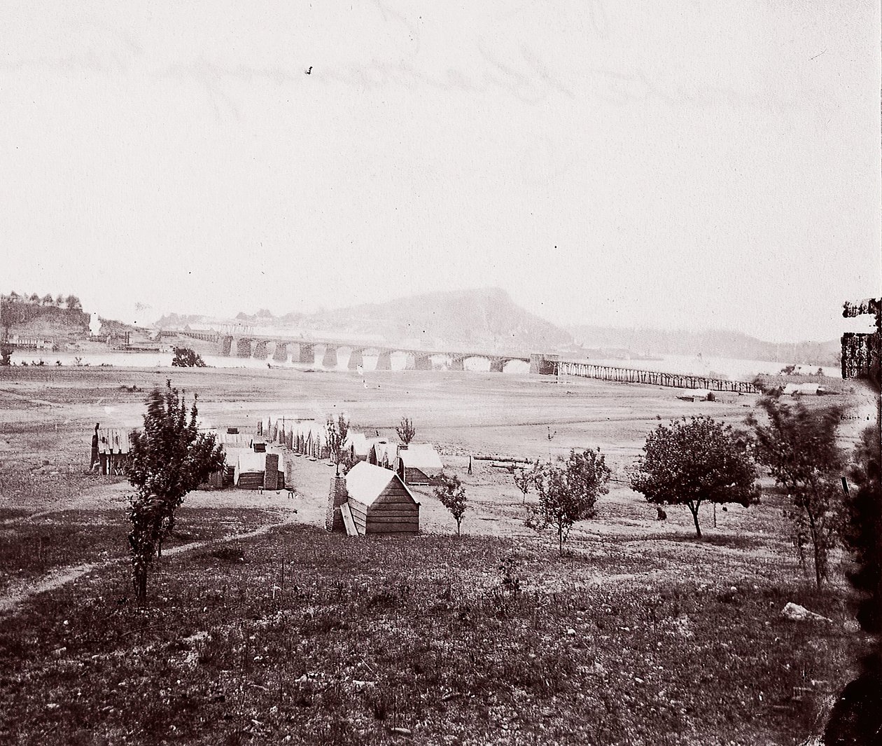 Hídépítő tábor Chattanoogával szemben, kb. 1864. alkotó: George N. Barnard