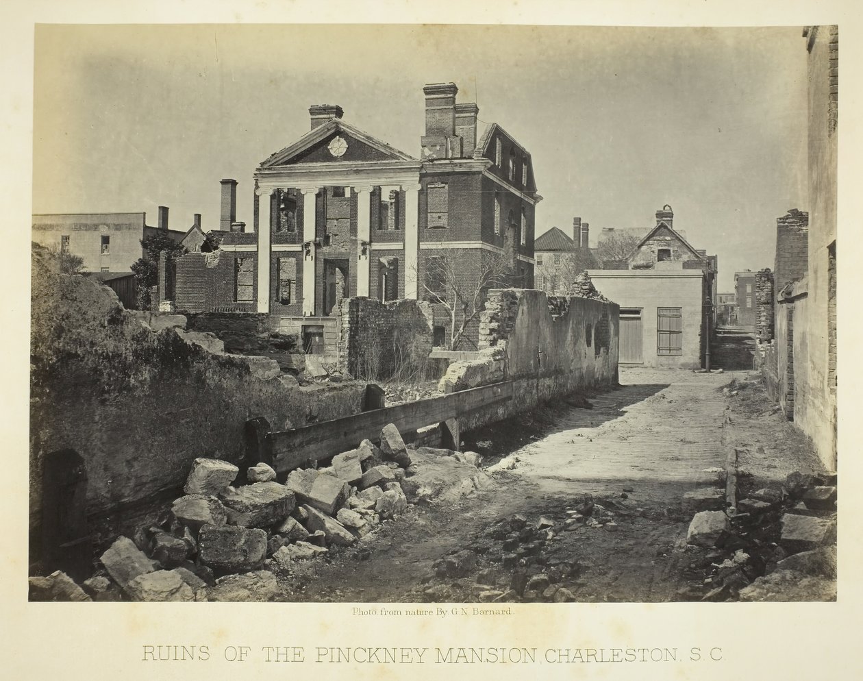 A Pinckney-kastély romjai, Charleston, S.C., 1865. alkotó: George N. Barnard
