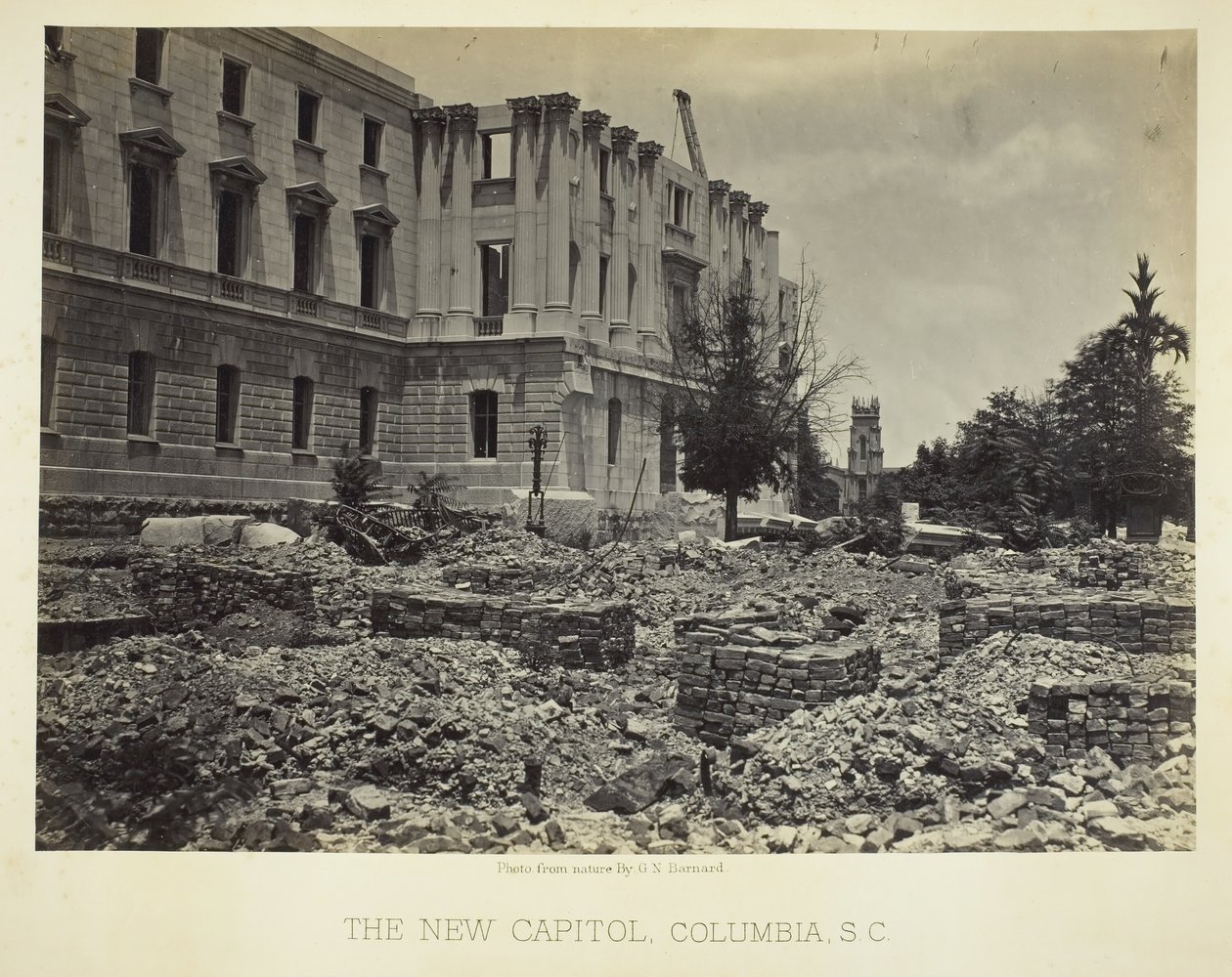 The New Capitol, Columbia, SC, 1865. alkotó: George N. Barnard