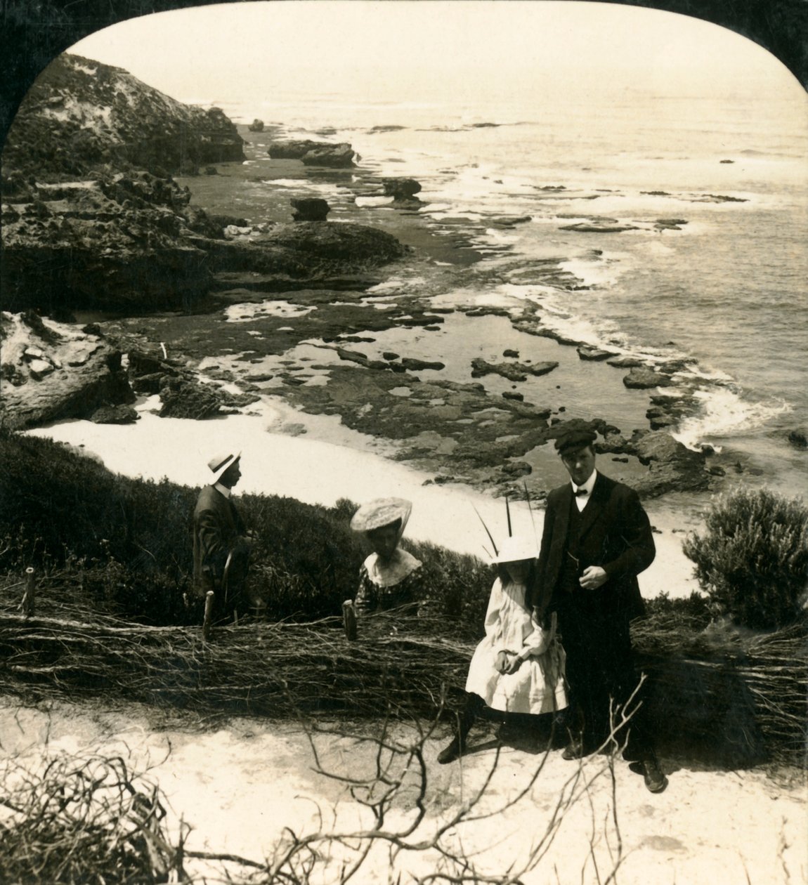Apály at the Back Beach, Sorrento, Victoria, Ausztrália, c1909. alkotó: George Rose