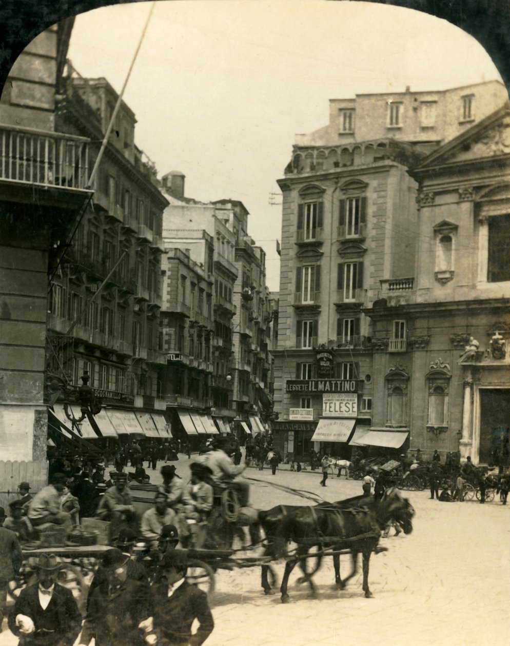 Piazza és San Ferdinando templom, Nápoly, Olaszország, 1909. alkotó: George Rose