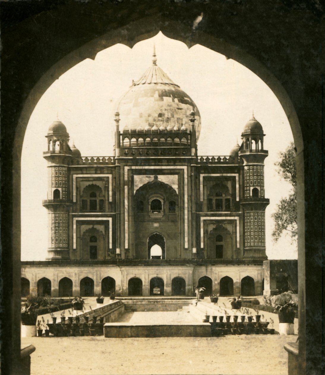 Safdarjungs Tomb, Delhi, India, 1909. alkotó: George Rose