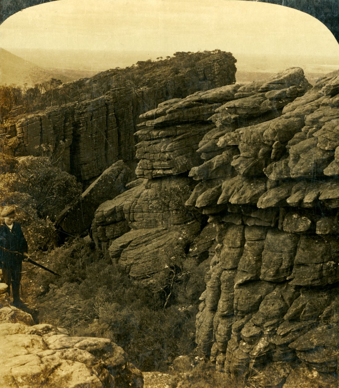 The Edge of Wonderland, Grampians, Victoria, Ausztrália..., 1908. alkotó: George Rose