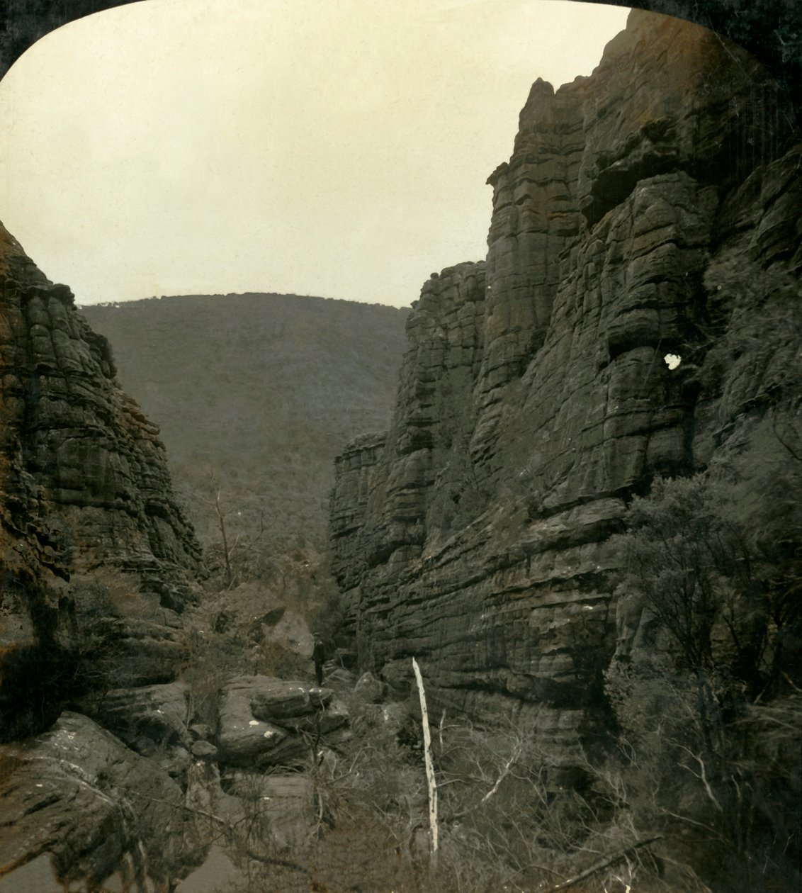 The Grand Canon [sic], Grampians, Victoria, Ausztrália, 1908. alkotó: George Rose