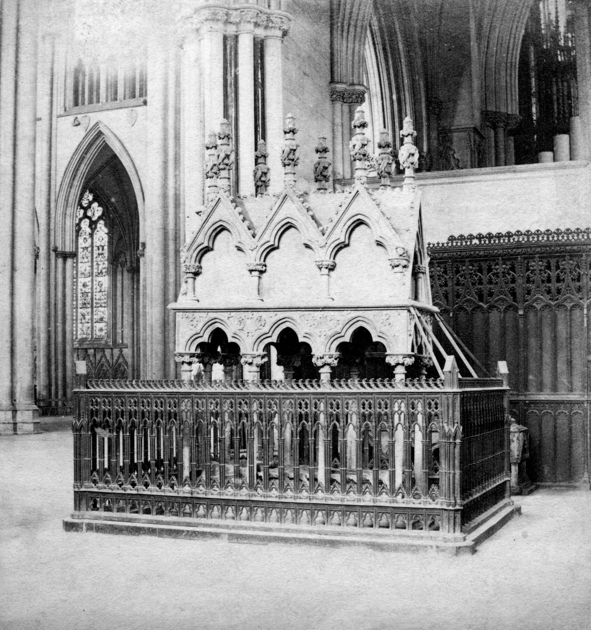 Walter de Grey emlékműve, York Minster, York, North Yorkshire, XX. század eleje. alkotó: George Washington Wilson
