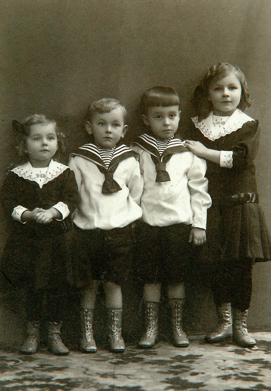 Négy gyermek portréja, 1910-es évek alkotó: Georgi Vasilievich Trunov
