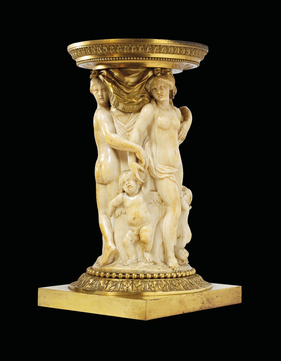 A Three Graces hengeres, faragott elefántcsontból készült ujja alkotó: Gerard van Opstal