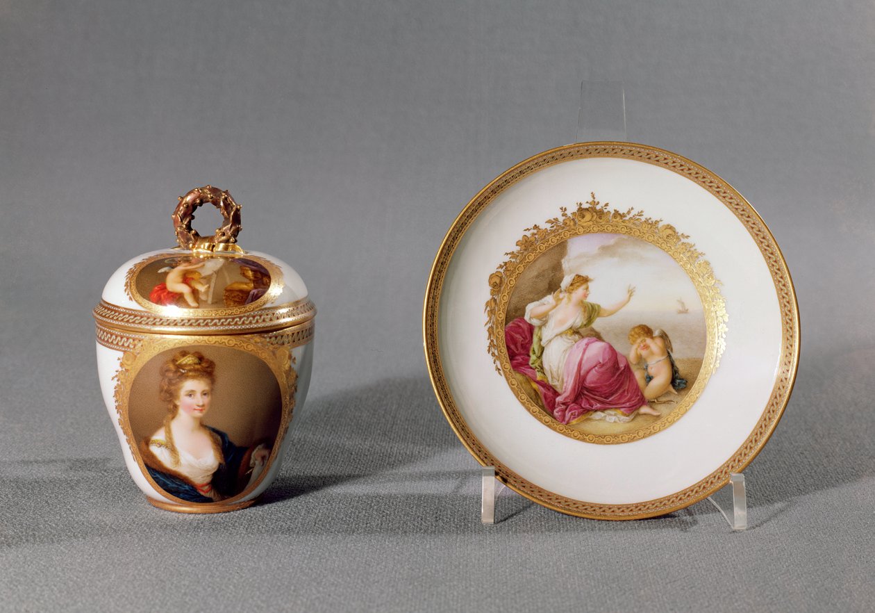 Meissen csésze, borító és csészealj, festette Angelica Kauffmann (1741-1807) (porcelán) alkotó: German School