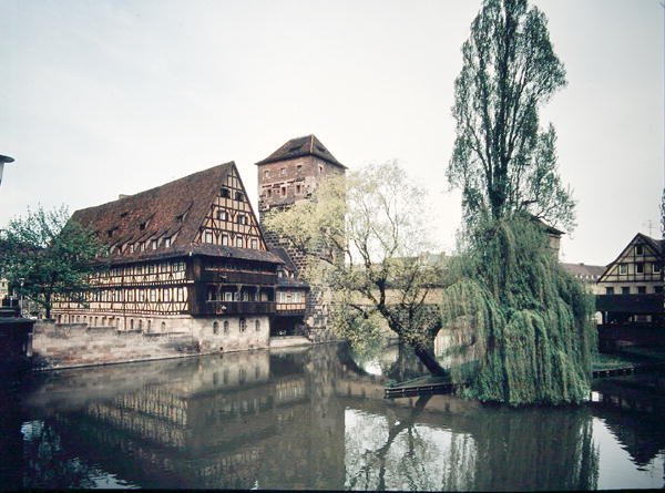 Kilátás az 1446-48 között épült Weinstadelre alkotó: German School